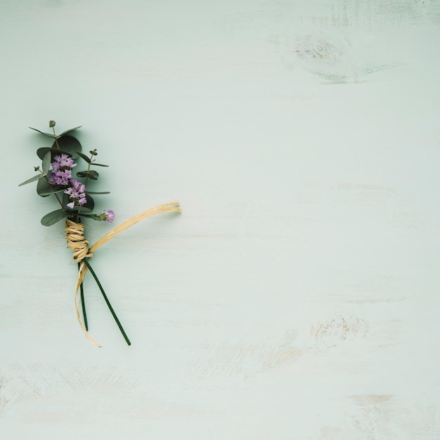 Small bouquet on blue