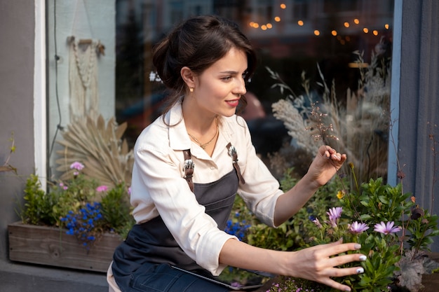 Free photo small business manager in her workshop