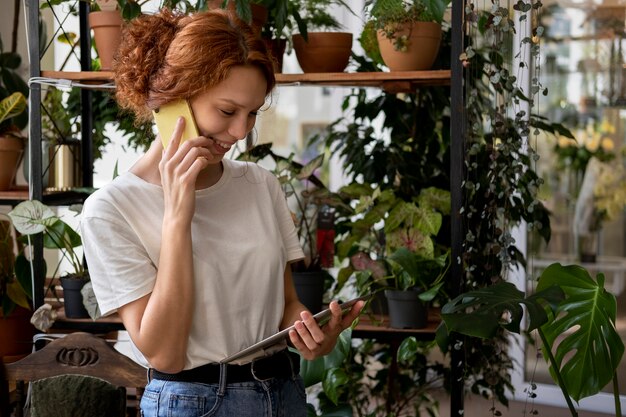 彼女のワークショップで中小企業のマネージャー