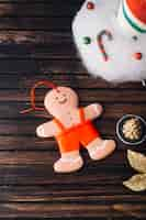 Free photo small gingerbread man on wooden table