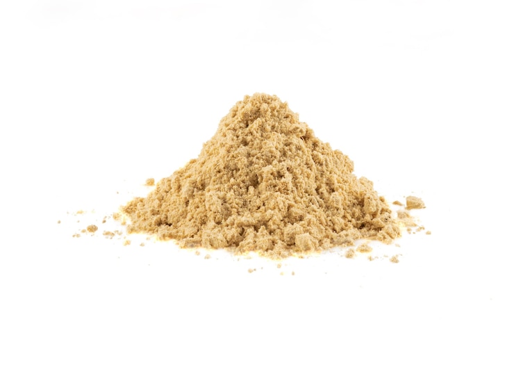 मुफ़्त फोटो small heap of ground mustard isolated on white background with copy space for text, images. spices and herbs. packaging concept. close-up, side view.