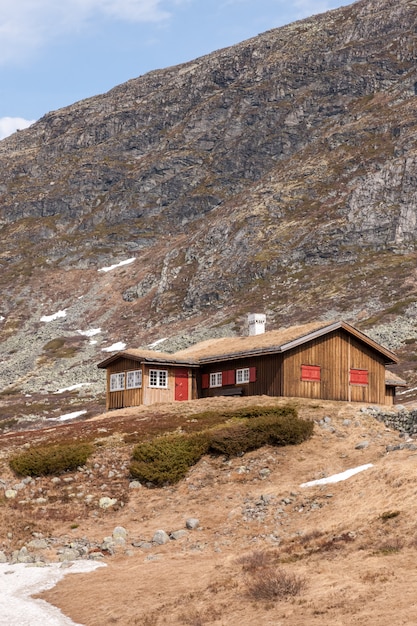 ノルウェー山の小さな家。