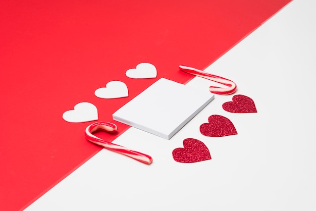 Free photo small notepad with paper hearts