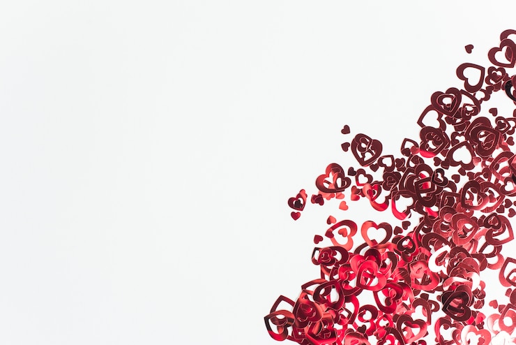 Free Photo small paper hearts scattered on table