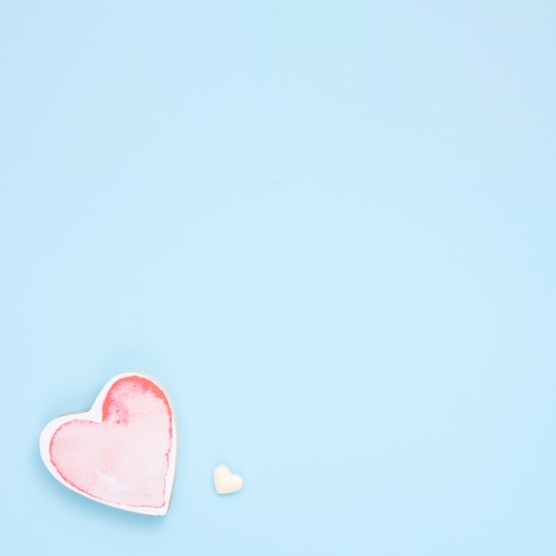 Free photo small red heart on blue table