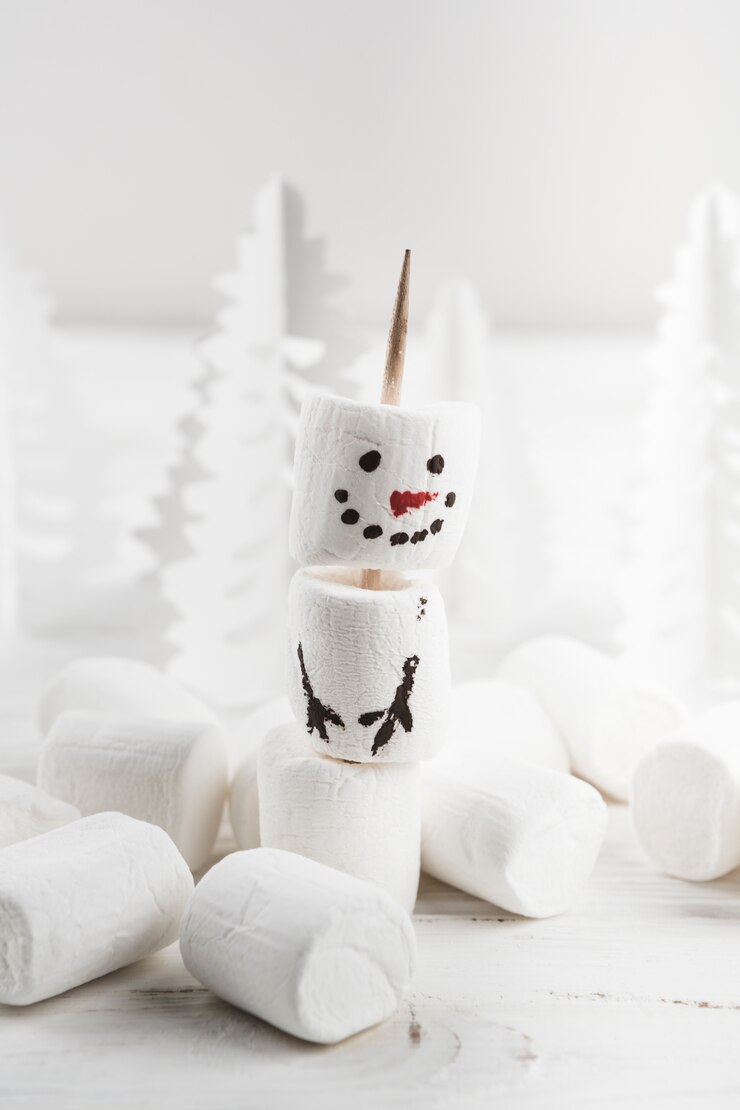 Free Photo small snowman made from marshmallows 