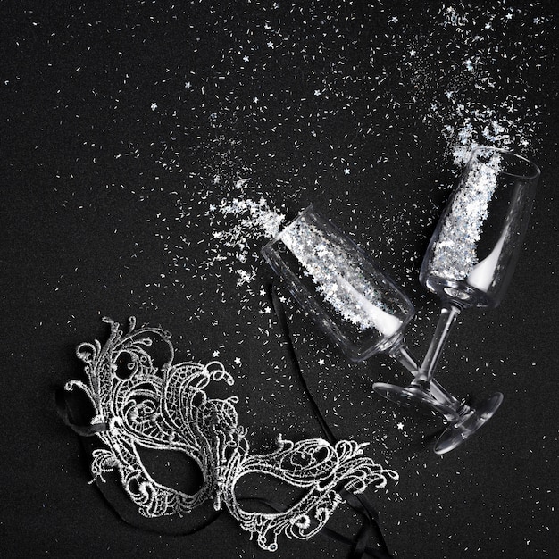 Small spangles scattered from glasses with mask 