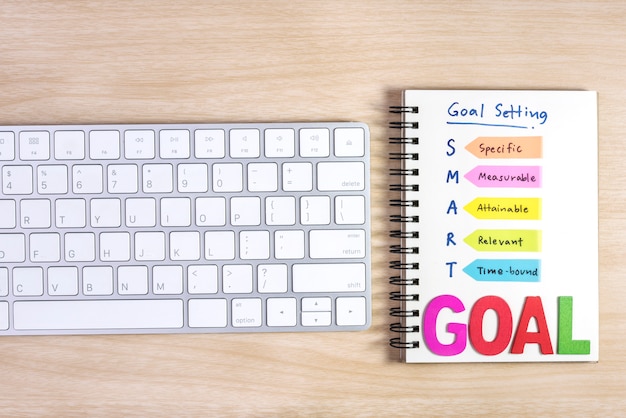 Free photo smart goals setting written on the notebook