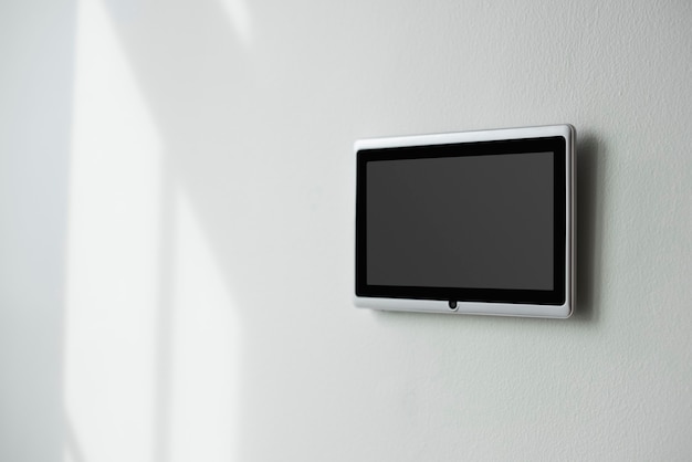벽에 스마트 홈 화면 패널 모니터