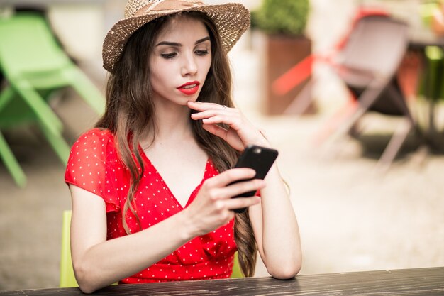 スマートな週末のテクニクス生活歩く夏