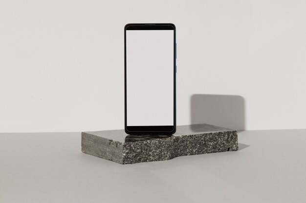 Free photo smartphone minimal display on marble