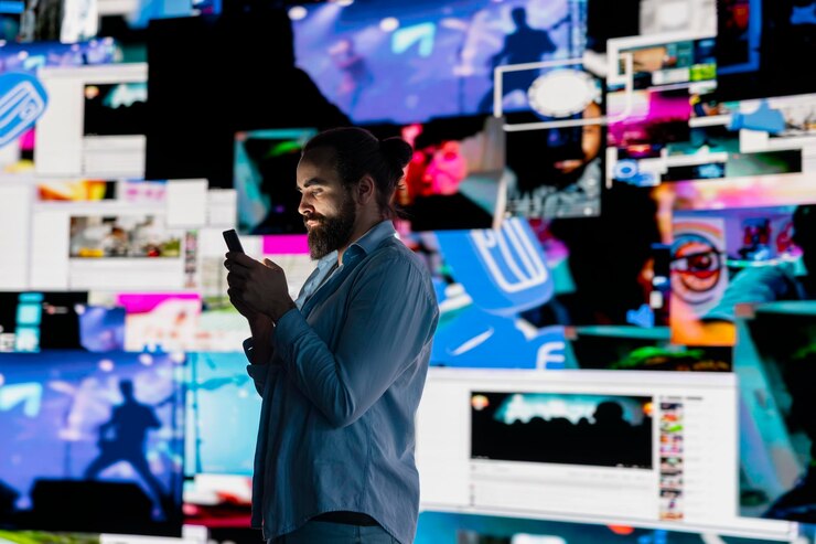 Free Photo smartphone user addicted by social media content consumption