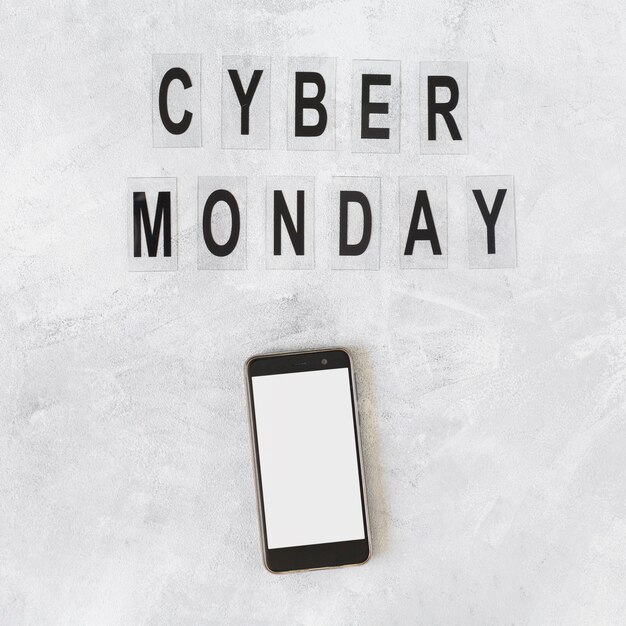 Смартфон с надписью Cyber ​​Monday