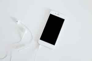 무료 사진 흰색 배경에 고립 이어폰 스마트 폰