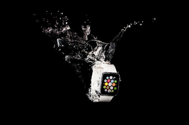 Free photo smartwatch submerged