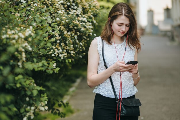 smile smartphone summer teenager street