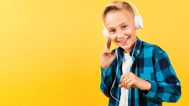 Smiley boy with headphones and copy-space