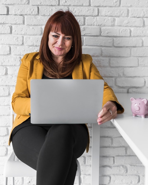 Lavoro di donna d'affari di smiley