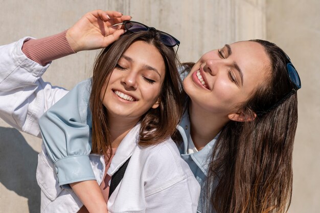 Smiley friends posing together