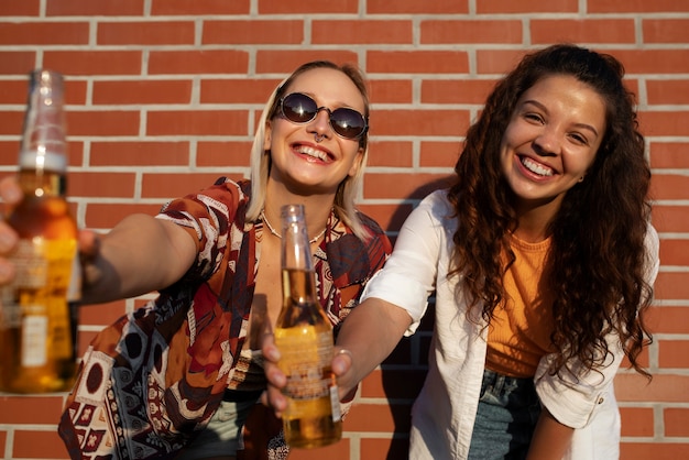 Smiley friends with drinks medium shot