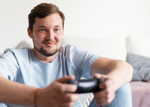 Smiley man with controller