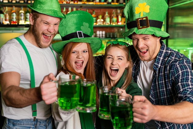 Free photo smiley people celebrating st. patrick's day at the bar