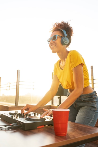 Free photo smiley woman dj side view