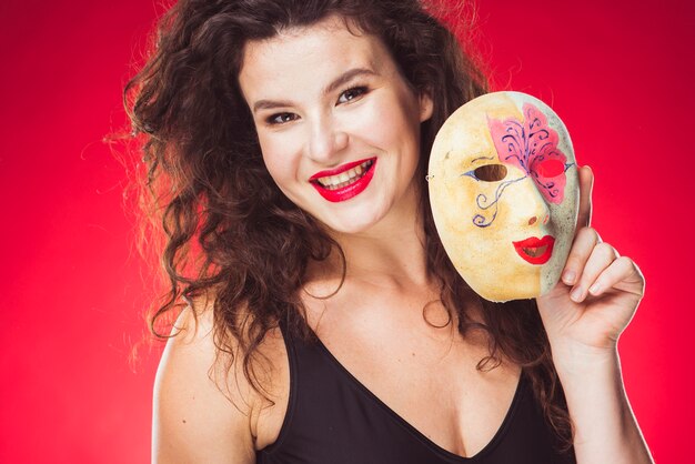 Free photo smiling adult woman with mask