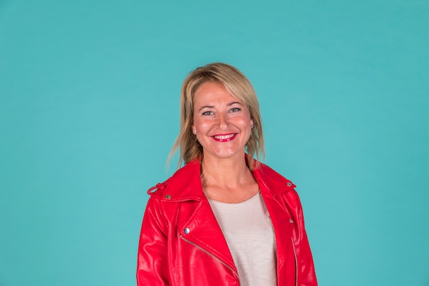 Free photo smiling aged woman in red wear