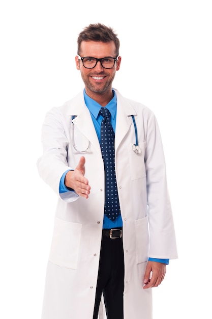 Free photo smiling doctor offering handshake