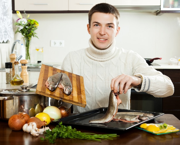 Free photo smiling guy cooking