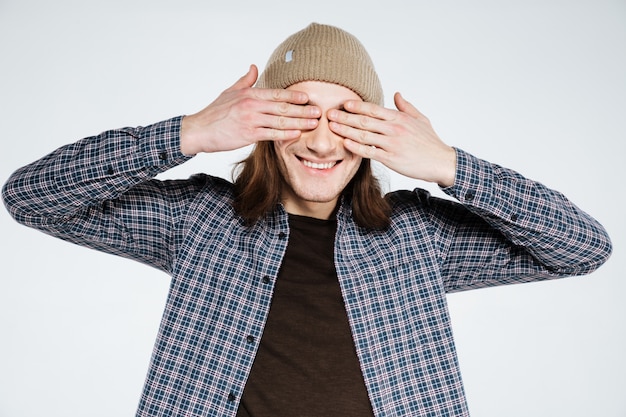 Free photo smiling hipster covering his eye