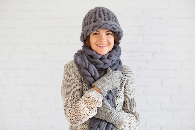 Free photo smiling lady in mitts, hat and scarf