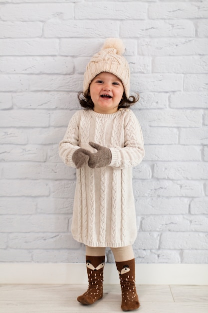 Free photo smiling little girl winter dressed