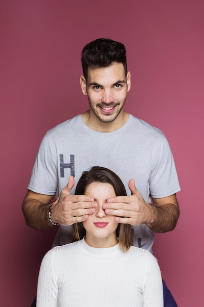 Free photo smiling man closing eyes to young woman