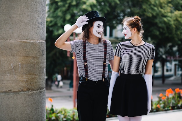 Free photo smiling mime couple looking at each other