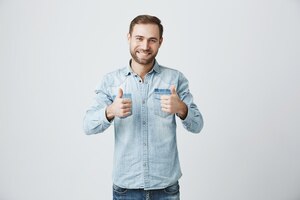 smiling optimistic man show thumb-up, approve or recommend