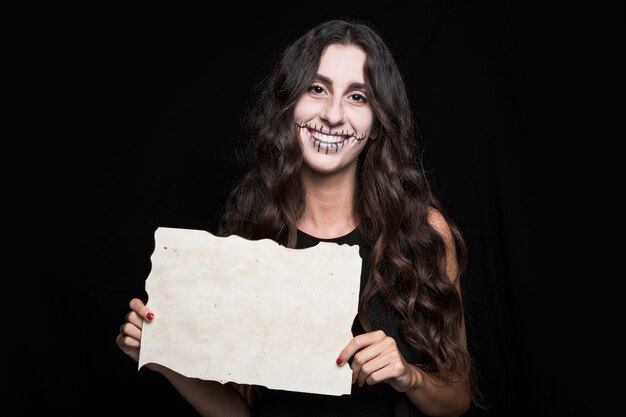 Free photo smiling woman holding paper