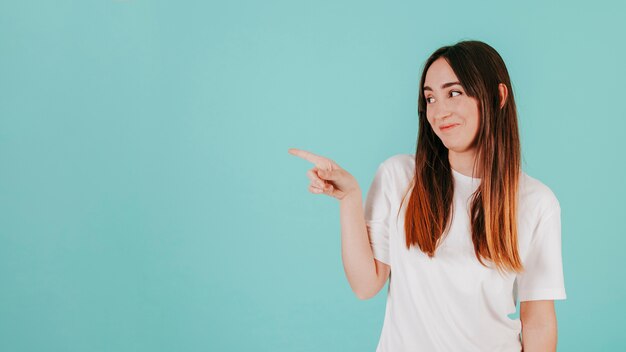 Smiling woman pointing left