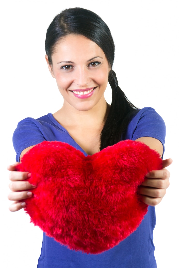मुफ़्त फोटो "smiling woman showing toy heart"