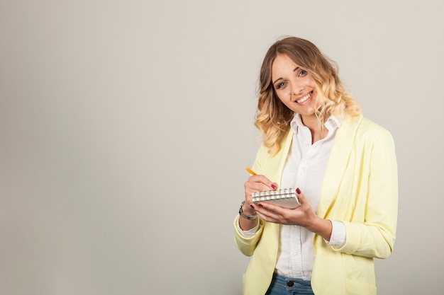 Smiling woman with note block