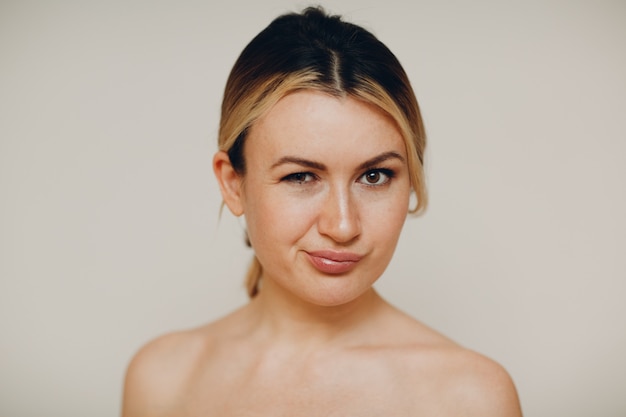 Smiling young adult caucasian woman close up full face portrait with facial expressions Premium Photo