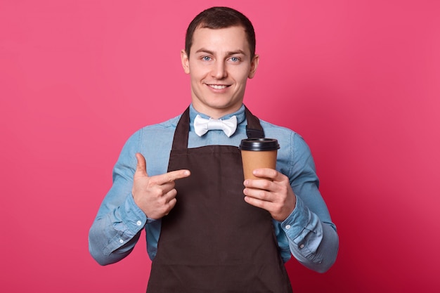 Free photo smiling young man waiter works in restaurant