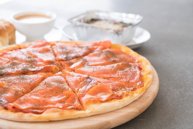 smoked salmon pizza