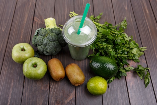 smoothies with apples, kiwi, lime, broccoli, parsley and avocado