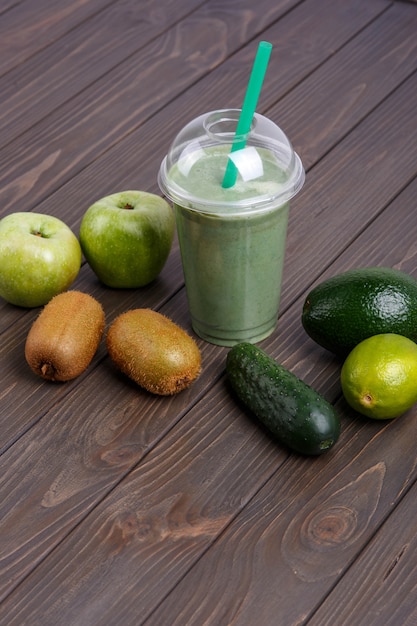 smoothies with apples, kiwi, lime, cucumber and avocado