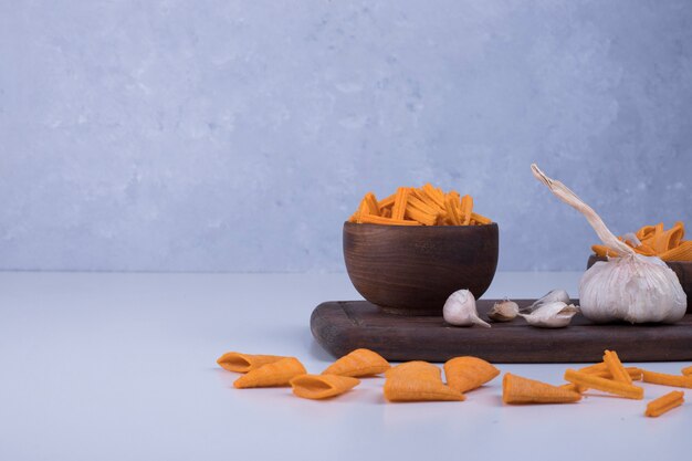 Snack board with potato chips and garlic