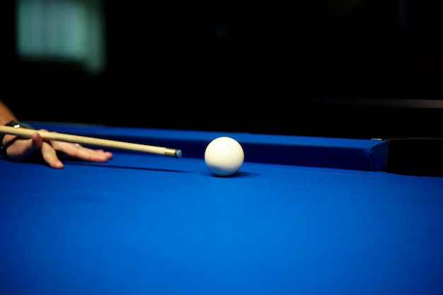 Free photo snooker player