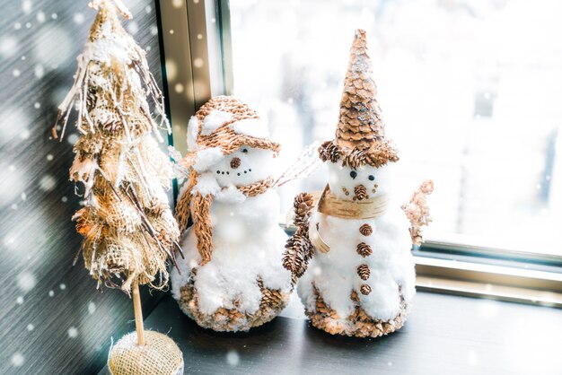 Snowmen with a miniature christmas tree