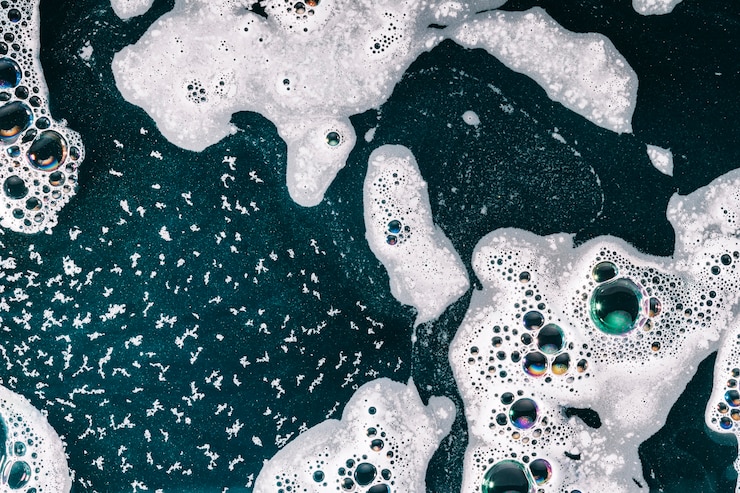 Free Photo soap foam on ocean water